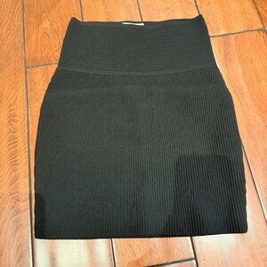 Aritiza babaton black skirt